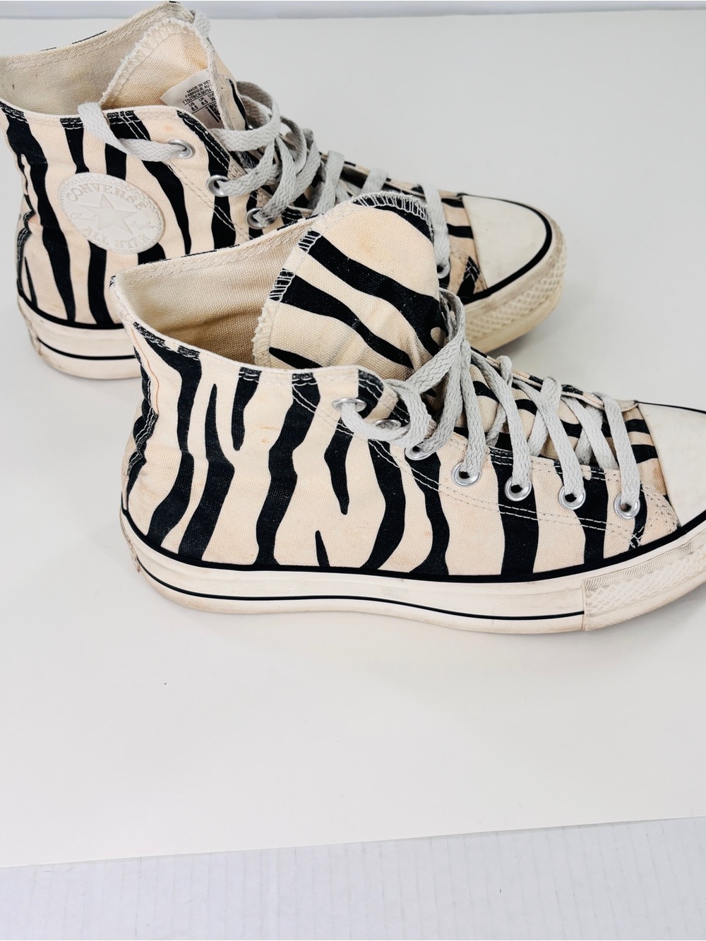 Converse High-Top Women’s Sneakers in Black & Cream Zebra Print Size 8.5 - Picture 3 of 6